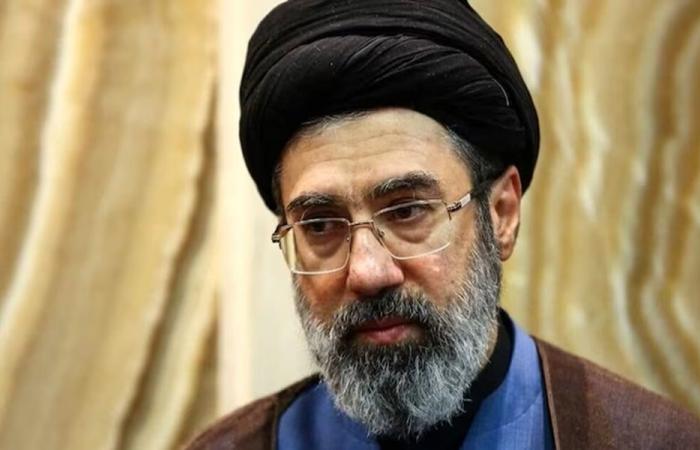 المرشد الإيراني يجتمع بكبار القادة ويوجّههم استراتيجيًا!