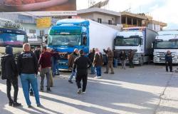 قرار تنظيم الشاحنات السورية يهدد الصادرات اللبنانية